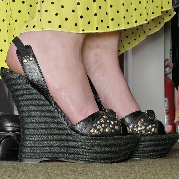 BEBE Studded slingback sandals! - Picture 8 of 8